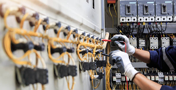 Professional Electrician technician working in New Lenox, IL